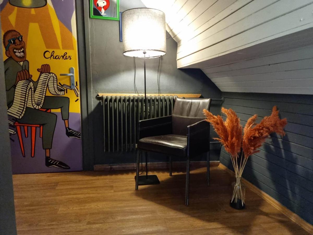 Sax Pub Hostel *