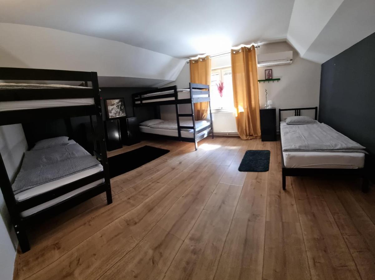 Sax Pub Hostel *